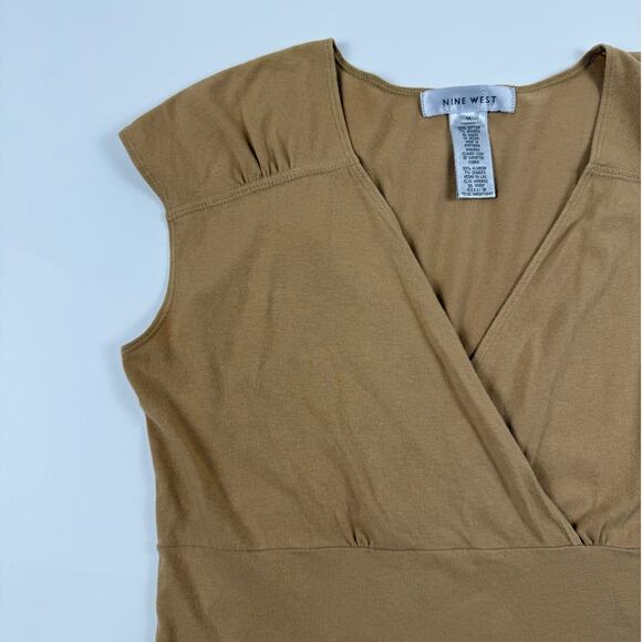 Women's Y2K Tan Wrap Style Fitted Cap Sleeve Silhouette Top | New York & Company - Picture 2 of 7